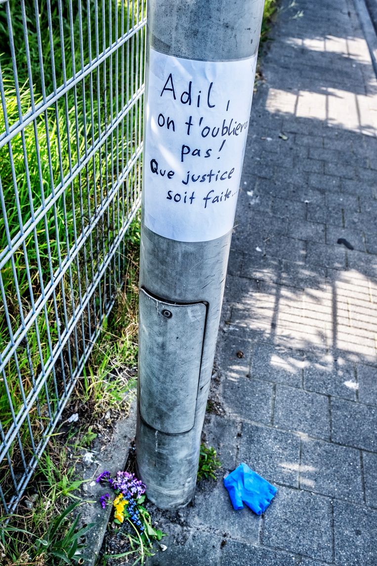 Hoewel deze steunbeteuging hoopt op gerechtigheid, vrezen de vrienden van Adil het tegendeel.  Beeld Tim Dirven
