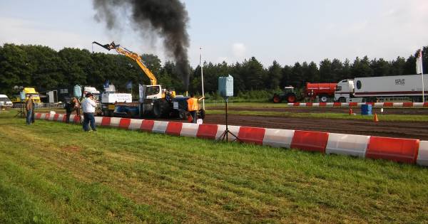 Millse Tractor en Truck Pulling komt op stoom