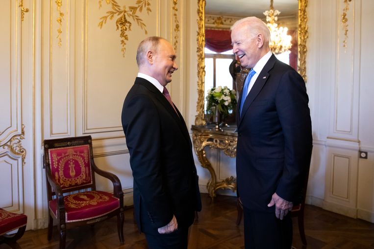 Poetin en Biden ontmoetten elkaar in Genève. Beeld AP