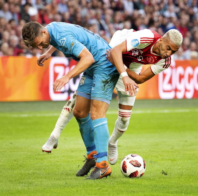 Heracles maakte tegen Ajax 25 (!) overtredingen.