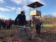 Mijlpaal voor NM Kamp Vught; schop voor nieuwbouw de grond in