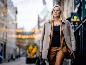 Coronademonstrant met grote fakkel aangehouden voor huis van Nederlandse politica Sigrid Kaag
