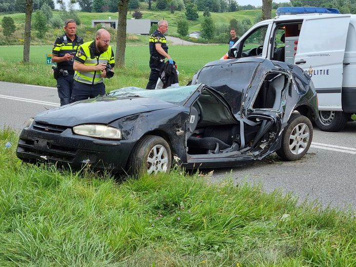 De auto waarin de sinds dinsdagnacht vermiste vriendinnen uit de Achterhoek zaten tijdens het ongeval dat ze kregen.
