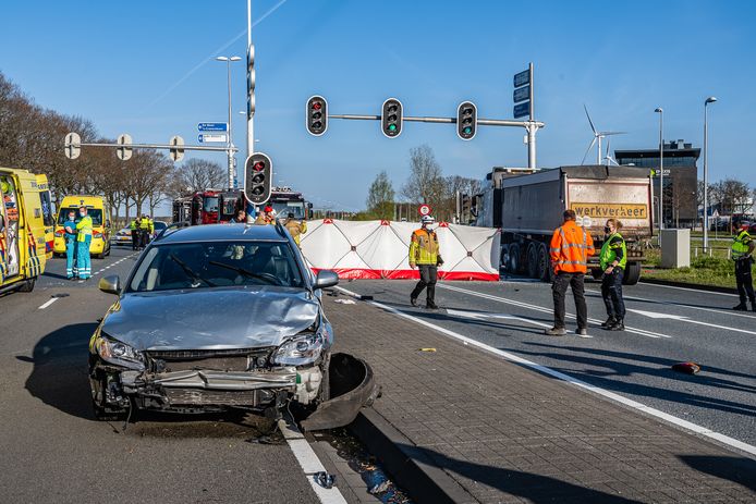 De man uit Raamsdonkveer reed met zijn Volvo in volle vaart door rood het kruispunt op.