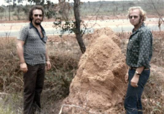 Op deze foto uit 1975 zouden de broers Clarence (l) en John (r) te zien zijn in Brazilië