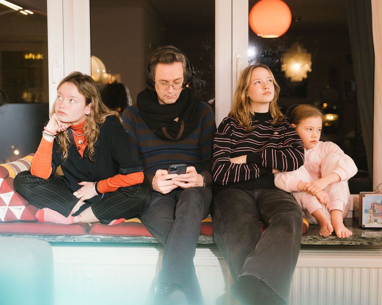  Ferre Hindryckx: ‘Ik vind het belangrijk om er te zijn voor mijn kinderen, maar na een lange dag wil ik ook wat tijd voor mezelf.’ Beeld Rebecca Fertinel