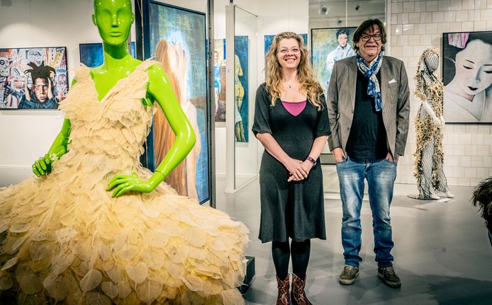 Kunstenaarsduo Daniëlle Verschuren en Jan van de Loo in hun Galerie VDLArt in de Heuvel.