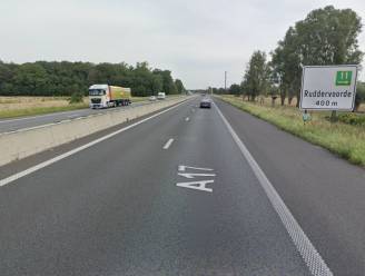 Verkeersongeval op de E403 richting Brugge ter hoogte van Ruddervoorde: één rijstrook versperd
