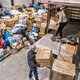 Deze vrijwilligers zetten zich al een jaar in voor oorlogsslachtoffers: ‘We proberen het leuk te maken. Anders hou je het niet vol’