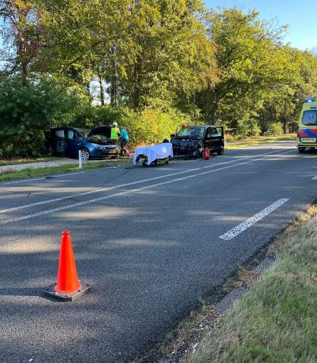 Zwaar ongeluk met drie auto’s tussen Lochem en Zutphen: drie gewonden (waarvan twee ernstig)