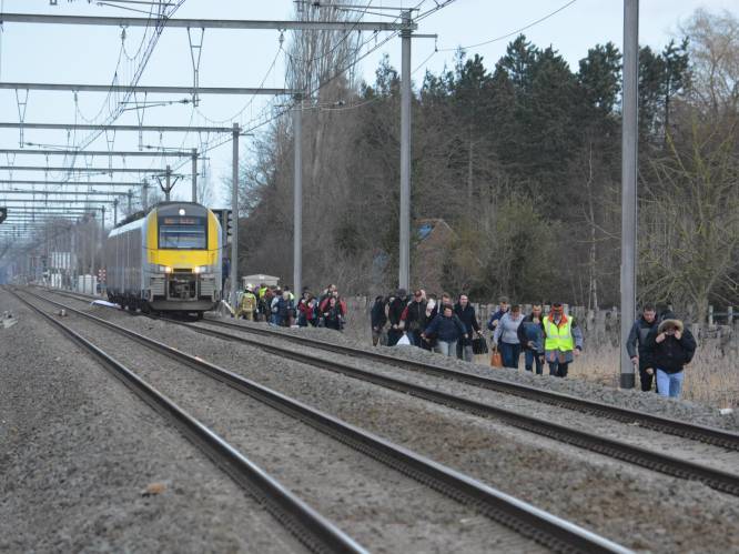 80 treinreizigers geëvacueerd na wanhoopsdaad