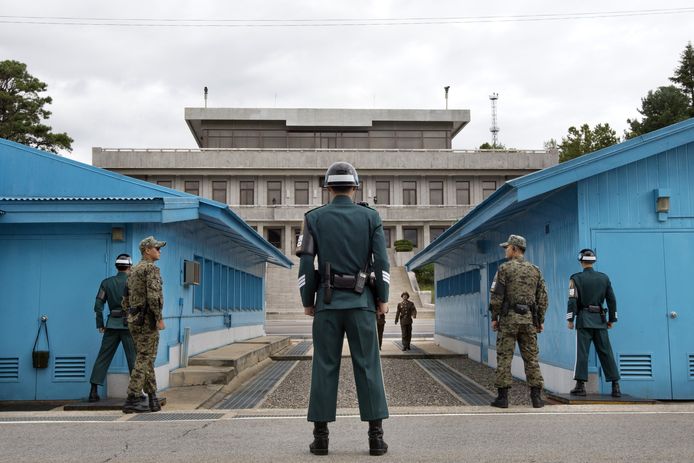 Zuid-Koreaanse soldaten houden de wacht aan hun kant van de gedemilitariseerde zone (DMZ).