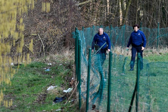 Agenten inspecteren de site in Groot-Bijgaarden.