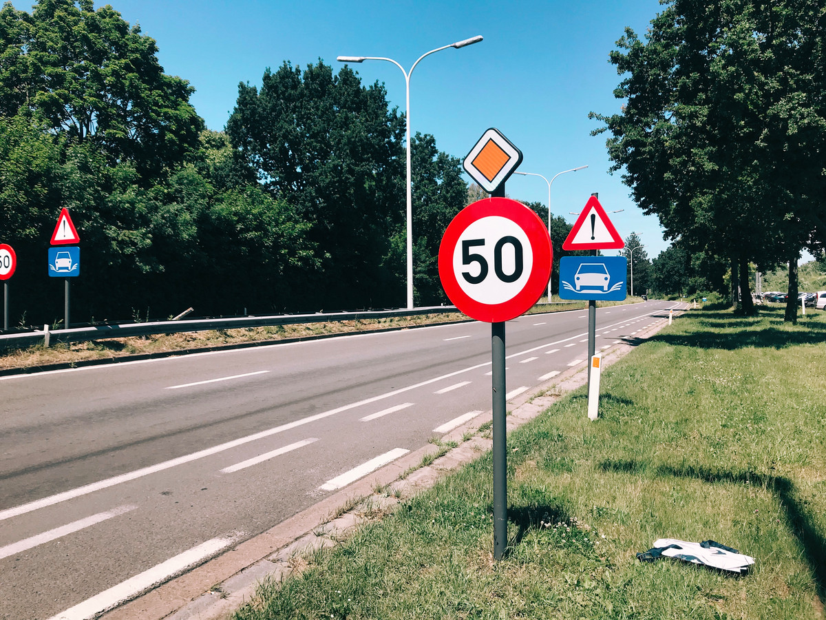 De snelheid op de N41 in Hofstade is voortaan beperkt tot 50 km per uur.