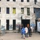 Vluchtelingen wachten op de koude winter in een kapotgeschoten Bosnisch gebouw