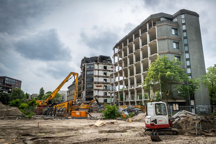 De sloop van het karkas aan de Vonderweg in Eindhoven enkele dagen geleden.