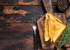 Bevat gesmolten kaas meer calorieën dan een plakje kaas?