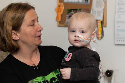 Enkel zware operatie in Duitsland kan Mila (1,5) redden: “Onze kleine meid riskeert een hartstilstand. Toen we dat hoorden, stortte onze wereld in”