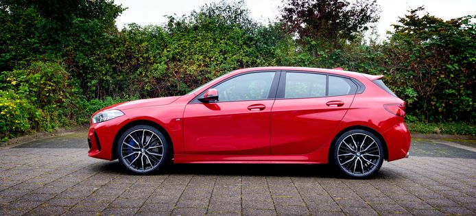 wakker worden Uitreiken Economisch Test BMW 1 Serie: de goedkoopste rijdt als de beste | Auto | AD.nl