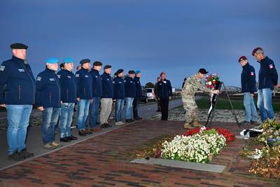 Hoogste NAVO-baas loopt Sunset March op De Oversteek