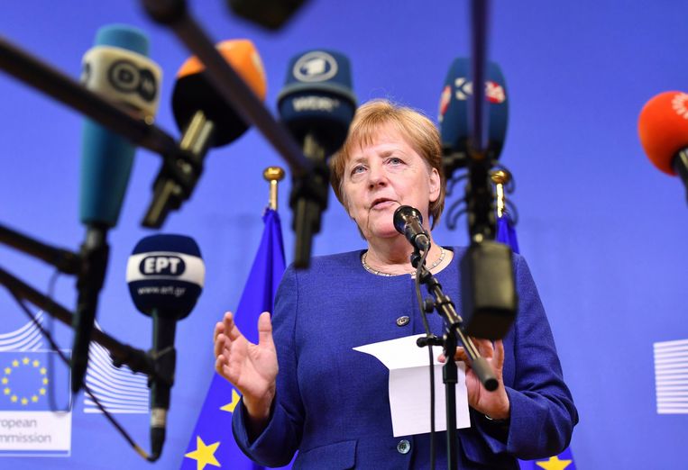 Angela Merkel vecht ook voor het voortbestaan van haar regering. Beeld AP