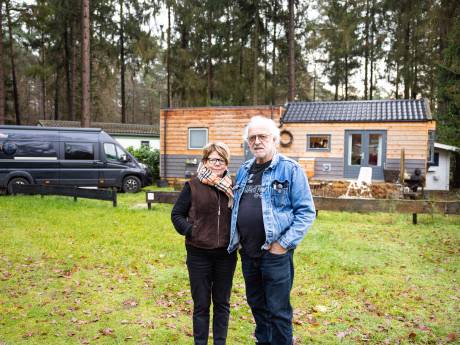 Gerri en Arie bouwden eigen tiny house, maar staan er noodgedwongen mee op de camping 