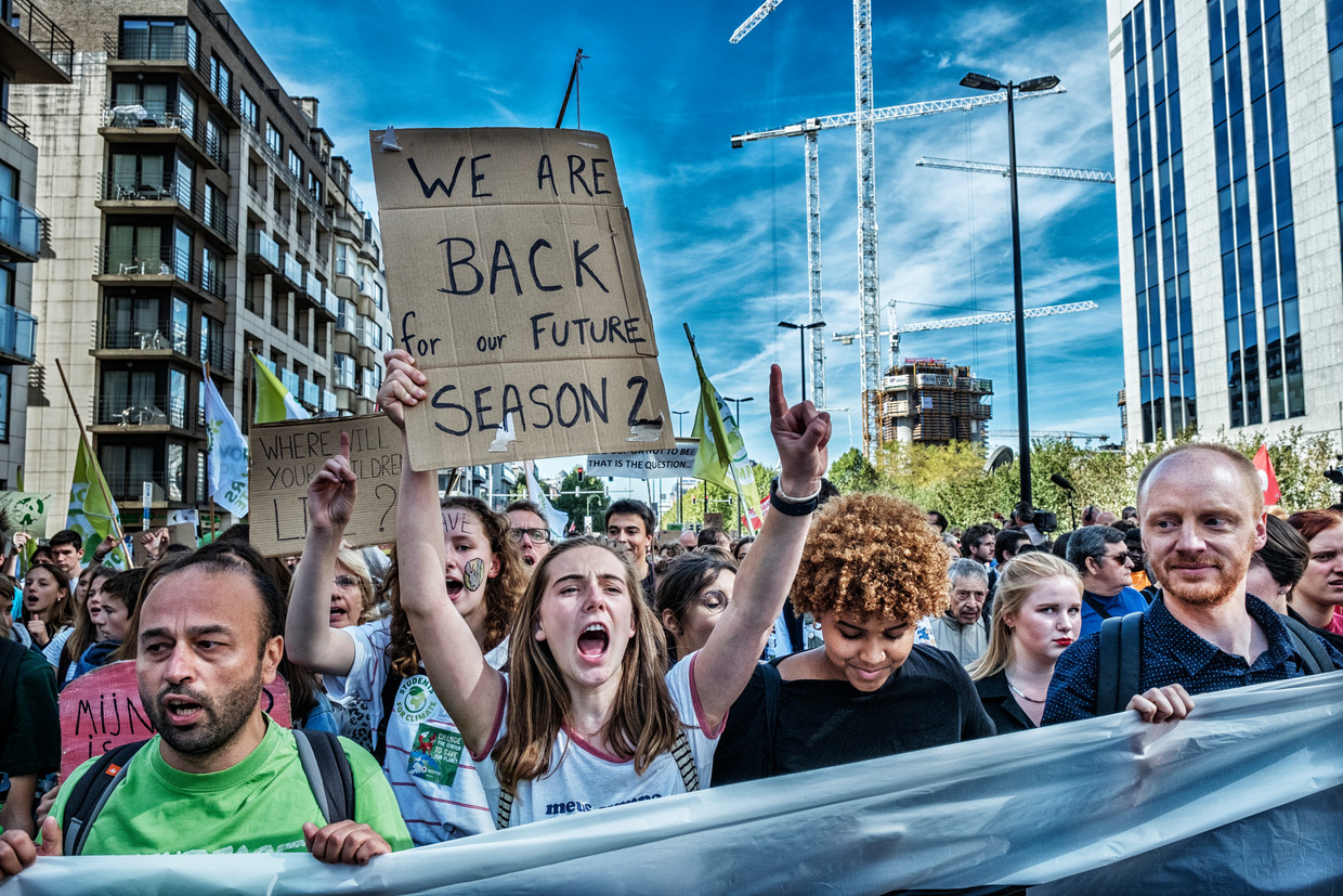 In Brussel stapten zo’n 15.000 betogers mee in de klimaatmars, wereldwijd waren ze met miljoenen.  Beeld Tim Dirven