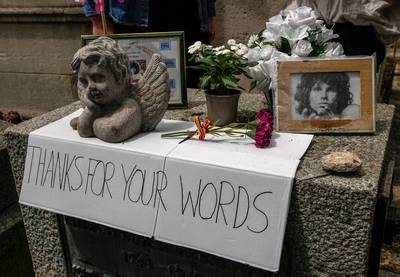 La tombe de Jim Morrison au Père-Lachaise attire toujours autant les fans