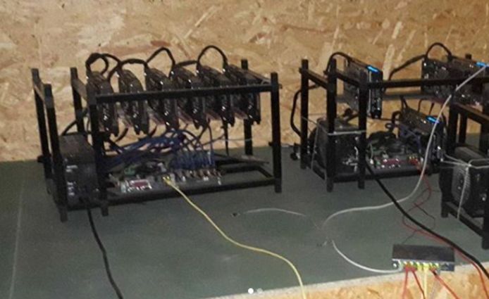 Politie Treft Bitcoinfabriek Aan Op Urk Kan Per Jaar Tienduizenden Euro S Verdienen Binnenland Ad Nl