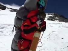 Un sauvetage héroïque sur l’Everest: un guide porte sur son dos un alpiniste pendant six heures