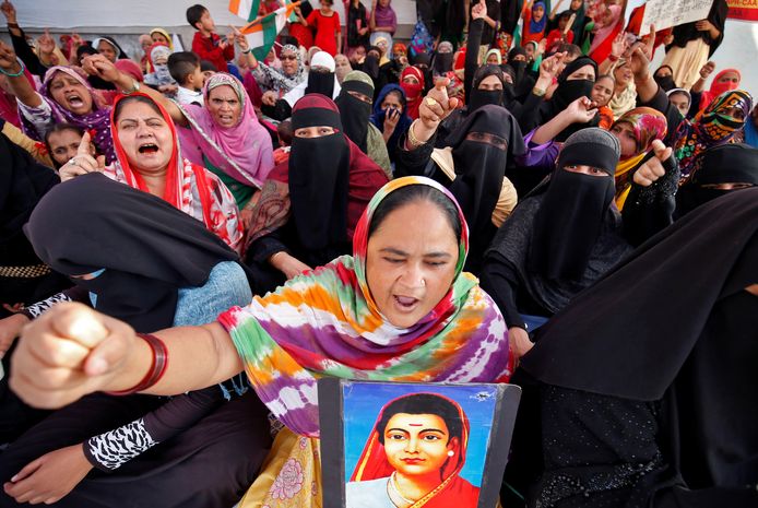 Vooral moslimvrouwen komen op straat in India tegen de nieuwe wet.