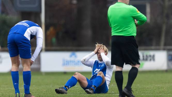 Scheidsrechter Rutten staakt DVV-Pax na commentaar en springt in zijn auto