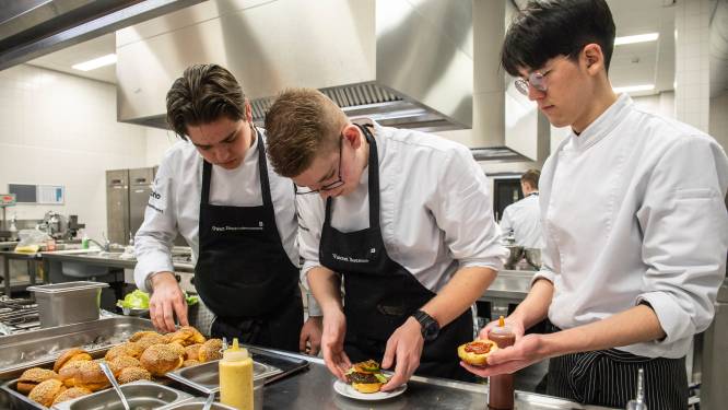 De ‘Bredaburger’ met nog maar de helft vlees, studenten van Curio zijn er trots op