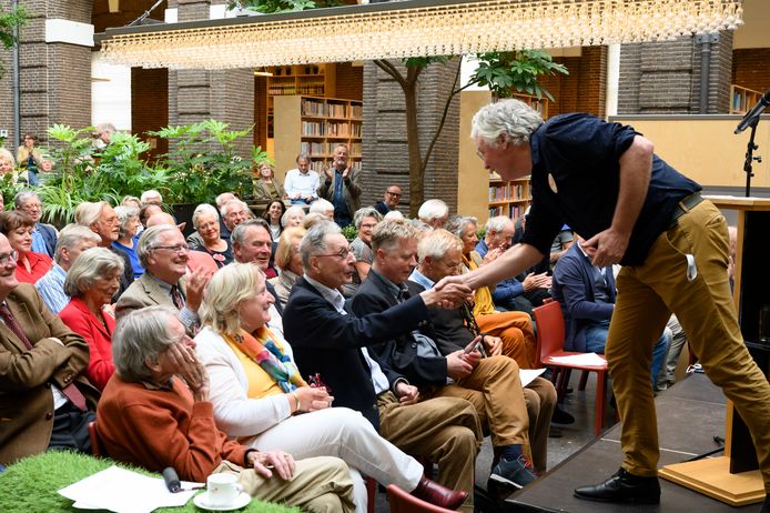 Maarten Biesheuvel vierde vorig jaar zijn 80ste verjaardag bij de Korenbeurs in Schiedam.