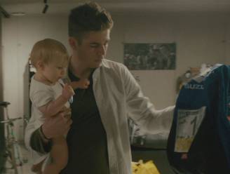 Wout van Aert toont in ‘Wout’ zijn truitjescollectie: “Ik heb het WK-pak van Ganna, hij het mijne”