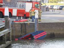 Vier jongens bezoeken terrasje in Dordtse binnenstad, vervolgens ligt hun boot half onder water in de haven