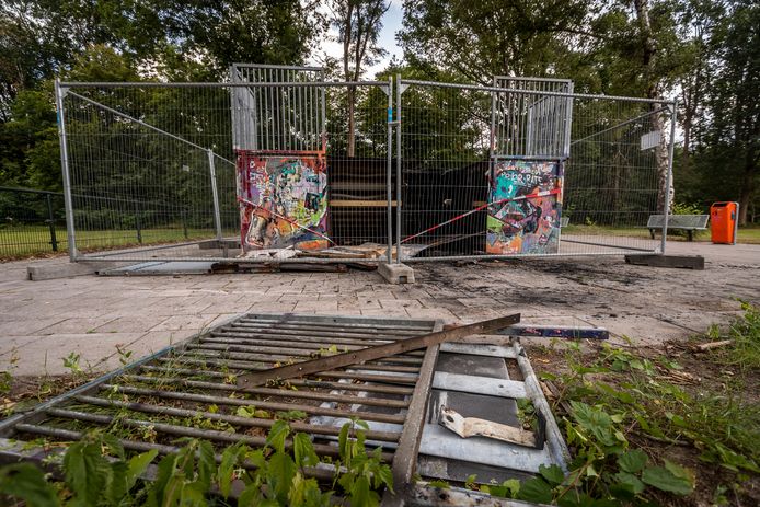 Het skateparkje aan de Twijnder/ Sondervick is vernield en in brand gestoken.