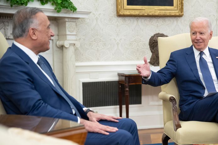 President van de Verenigde Staten Joe Biden (rechts) en Mustafa Al-Kadhimi  premier van Irak (links) in Washington.
