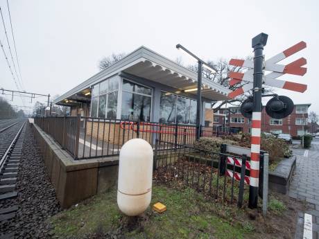 Machinisten schrikken van ‘gevaarlijk gedrag’ bij spoorwegovergangen in Almelo en Borne