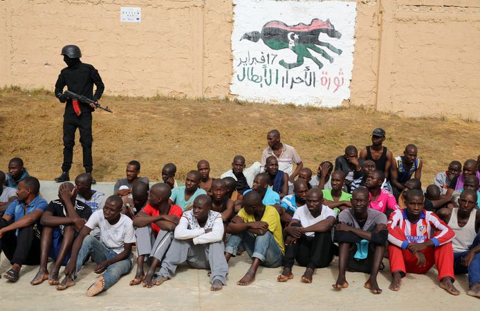 Migranten in het Abu Salim-detentiecentrum in Tripoli.