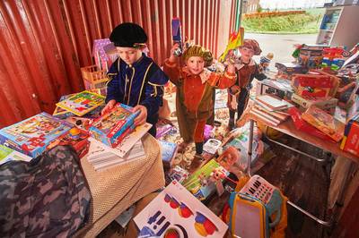Van een sinterklaaskast naar een sinterklaascontainer; Maren-Kessel helpt hulpsinterklazen
