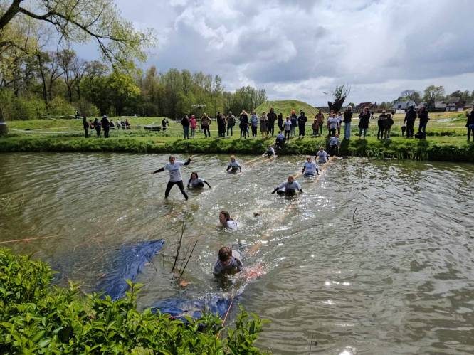 KIJK. Negenhonderd sportievelingen kleuren Survivalrun op Ter Borcht: “Twaalf keer in en uit het water”
