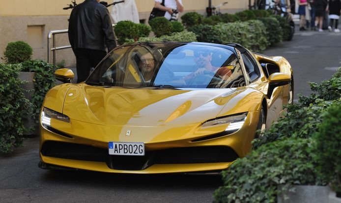 Ibrahimovic en zijn SF90 Spider.