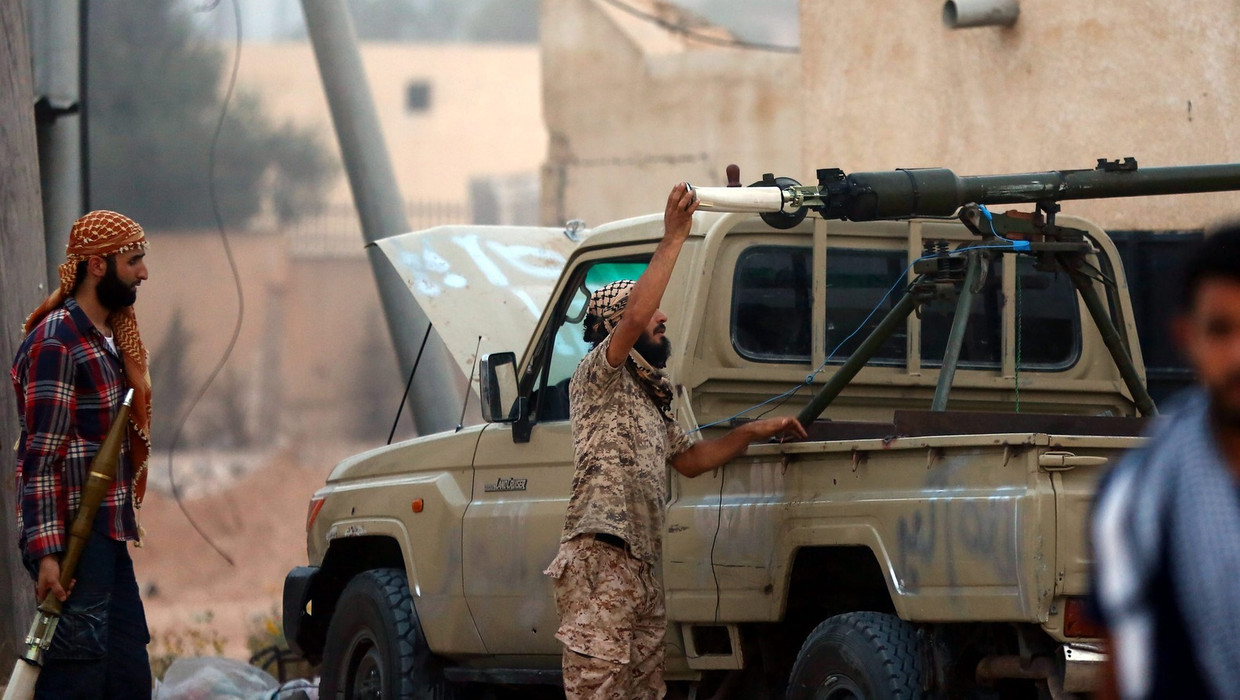 Regeringstroepen in confrontatie met lokale rebellen in Warshefana, ten westen van Tripoli in Libië. Beeld epa
