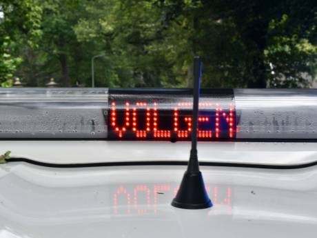 Man negeert stopteken politie en crasht met auto tijdens achtervolging in Schaijk, drie gewonden 