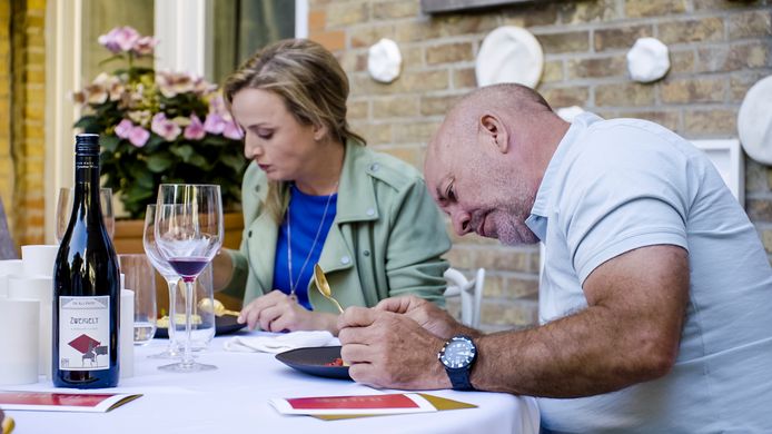 Anne-Sophie Breysem (Lady Chef van 2015) en Piet Huysentruyt proeven het eten