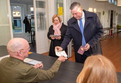 Gouverneur Emile Roemer stemt in zijn nieuwe woonplaats Gennep: ‘Belangrijke en spannende dag’