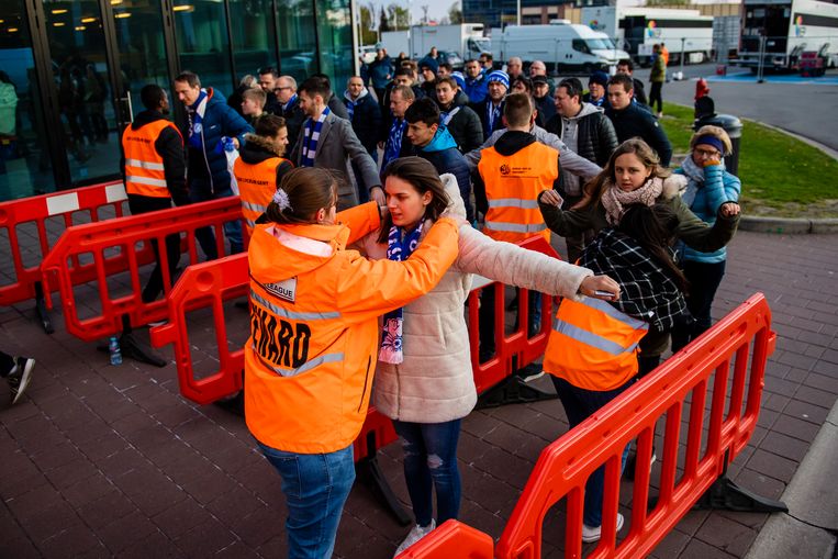 Stewards KAA Gent gaan vrijwillig meehelpen aan ...