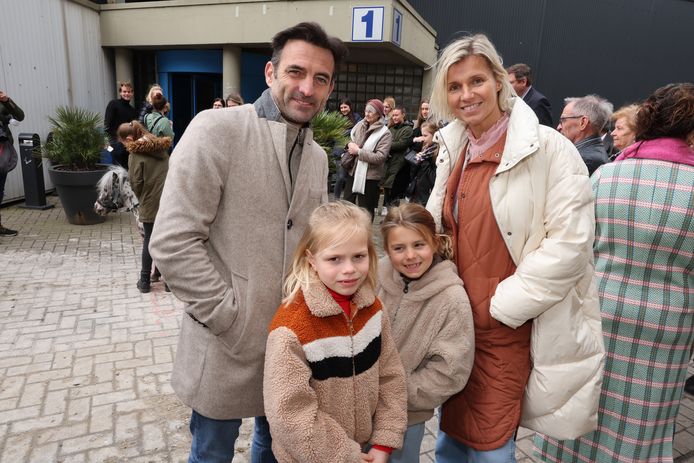 Gunther Levi met zijn partner Charlotte, hun dochter Bo en haar vriendinnetje Cecile.
