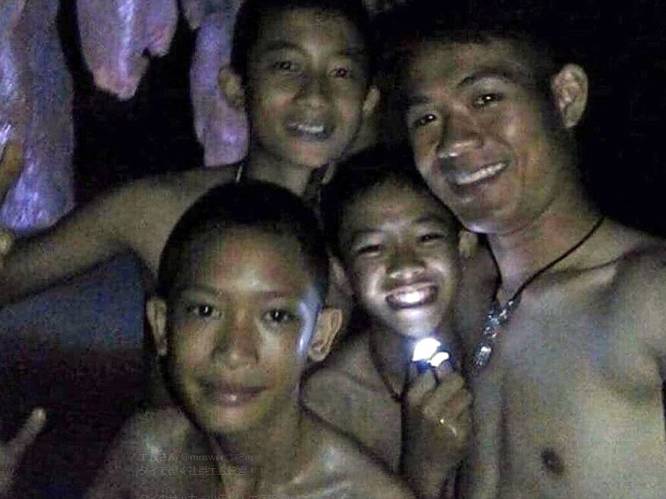 Twaalf Thaise voetballertjes hebben nóg mirakel nodig: redding wordt waanzin